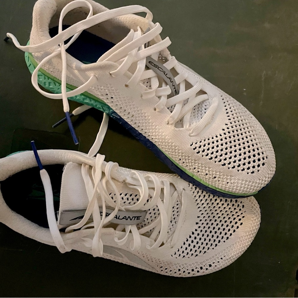 Altra womens escalante racer